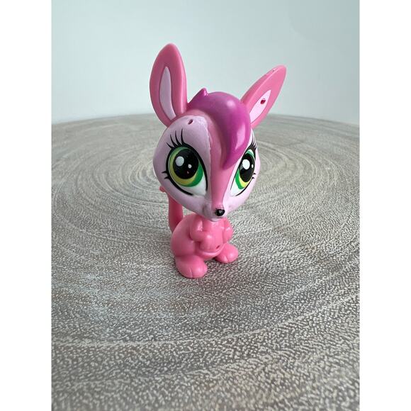 Littlest Pet Shop #3656 Lola Hopalong Pink Kangaroo Green Eyes 2014 - Picture 1 of 4